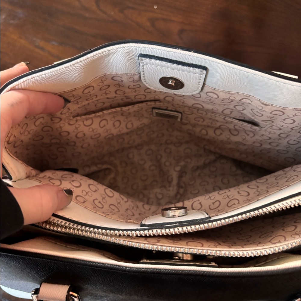 Guess Two-Tone Black and White Purse - Picture 11 of 13